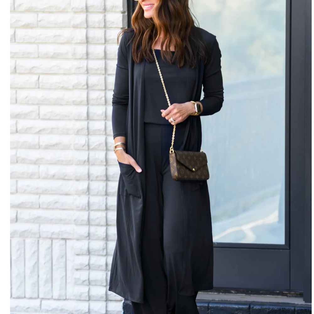 Sophisticated Black Wide-Leg Jumpsuit with Long Sleeves